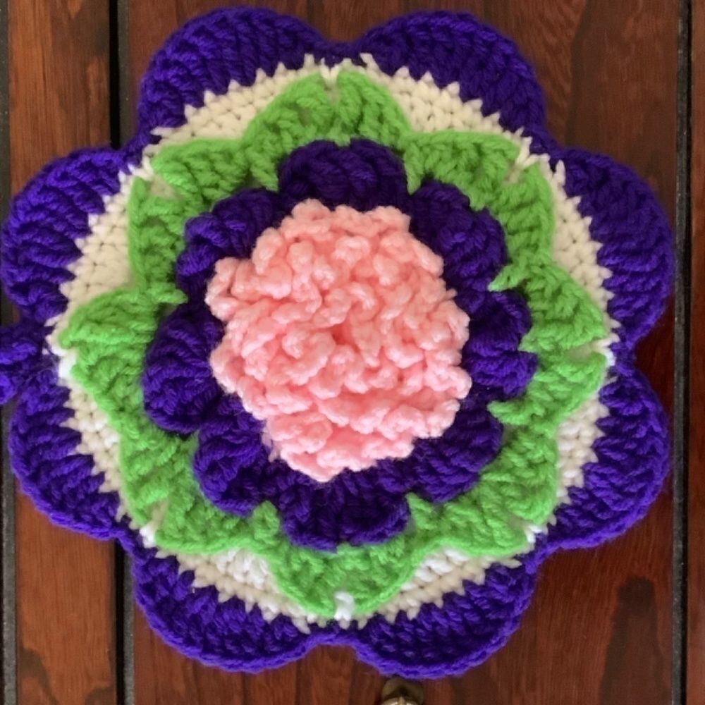 HAND MADE CROCHET POT HOLDER FLORAL DESIGN - Picture 6 of 6